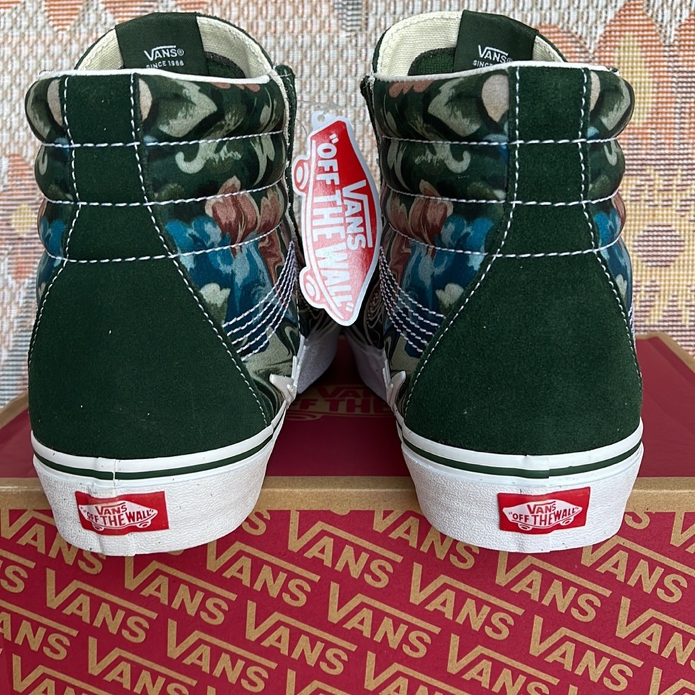 Vans Sk8-Hi Bolt
Liquify Avocado
VNOA5JIVYXH
Men’s sneakers - athletic shoes - Picture 14 of 16